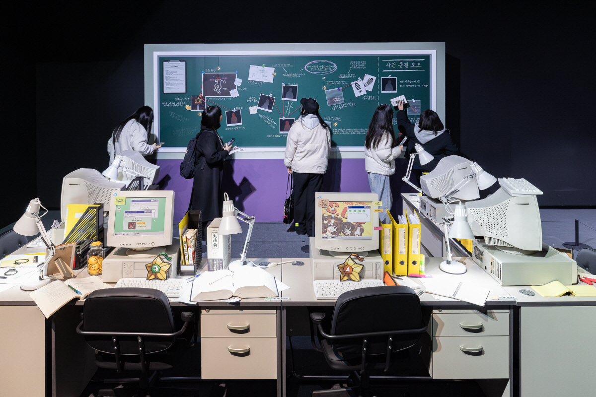 롯데월드 몰입형 체험관 딥, '미스터리 수사반X픽셀리:더 프리즘' 성료