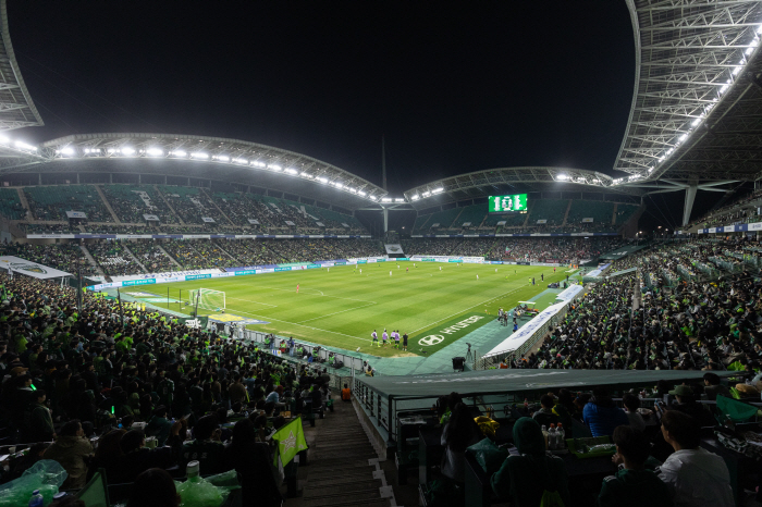 '더블 우승·30만 관중' 전북 현대 2025시즌 성공 뒤 숨은 노력.. 전주시·전주시설관리공단과의 적극 행정 협력