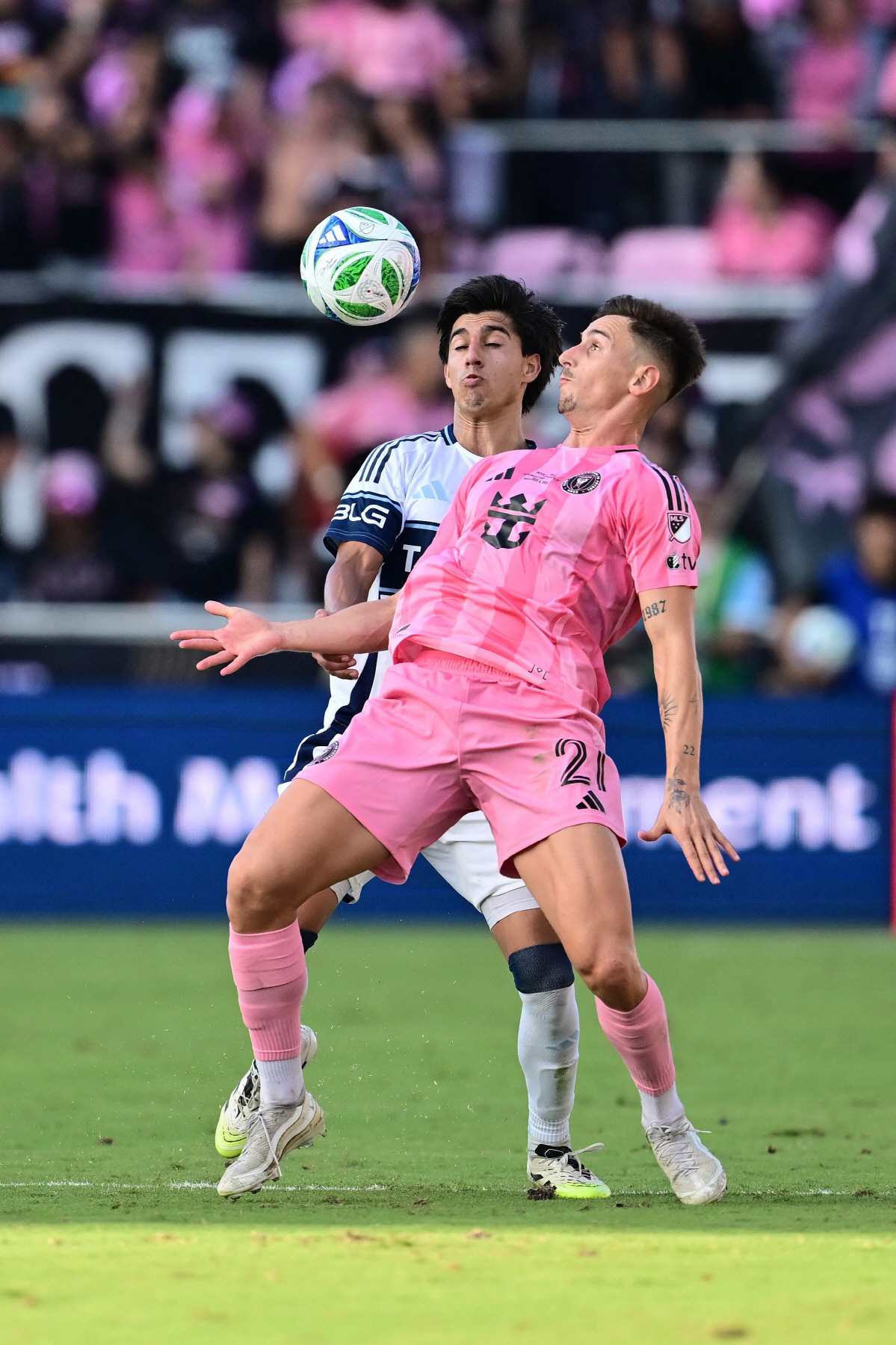 [오피셜] '독박축구' 손흥민은 운다...메시, 우승 영웅 파트너와 20…