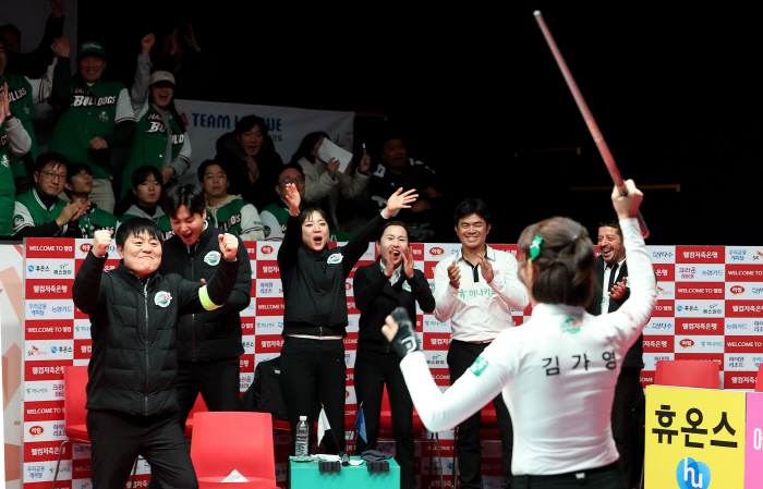 '여제' 김가영이 끝냈다! 하나카드, PBA 팀리그 파이널서 2승 선점 '80% 확률 잡았다'