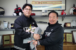 [오피셜] 캠프 출발 17시간전 극적 합의! '2년 최대 16억' 장성우, KT와 FA 계약 완료 → 12년 동행 '약속'