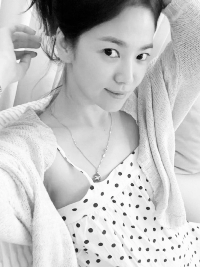 "22세 아냐?"…'44세' 송혜교, 숏컷 1년도 못가렸던 미모 "머리 언제 기르지"→다시 롱헤어 간다