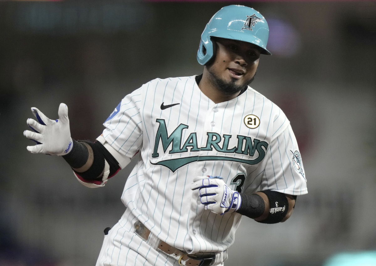 이렇게 인기없는 3×타격왕을 봤나? 오직 잘 맞히기만 하는 타자, 300…