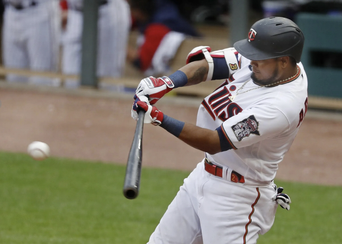 이렇게 인기없는 3×타격왕을 봤나? 오직 잘 맞히기만 하는 타자, 300…