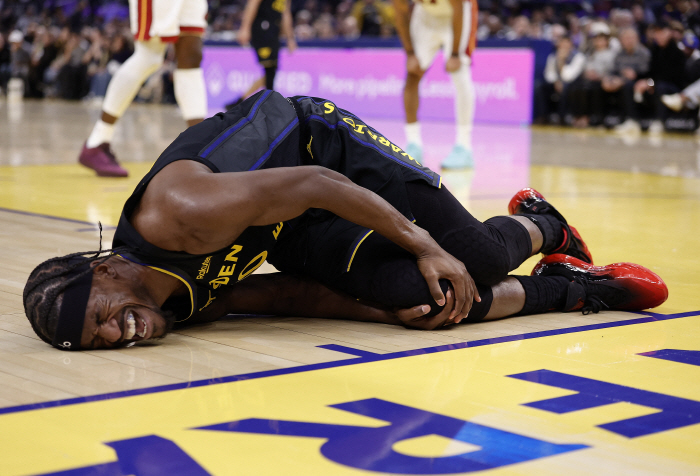 지미 버틀러의 시즌은 끝났다! 스테판 커리 '윈 나우' 전략도 망가졌다. 美 매체 "골스, 버틀러 공백 메울 플랜 B와 탤런트 없다"