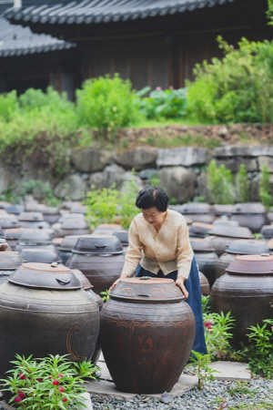 신세계百, 기순도 명인과 '장 만들기' 출시…