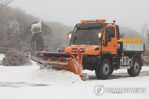 한파 속 호남서해안·제주 대설…'시간당 1∼3㎝' 폭설도