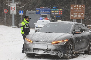 대설특보 제주 1100도로 등 산간도로 통제…한라산 탐방 금지
