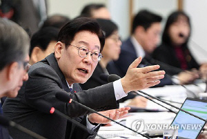 [특징주] 李대통령 '생리대 무상 공급 검토' 발언에 관련주 강세