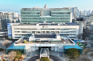 수원특례시, 거리 현수막에 인권 잣대 세웠다