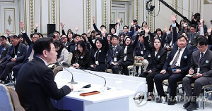 [지상중계] 李대통령 신년 기자회견-20