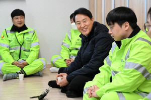 오세훈 시장, 중구 환경공무관 한파쉼터 방문해 격려