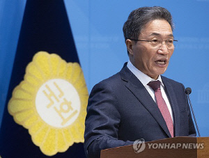 인천공항공사 사장, '인사개입' 거듭 주장…