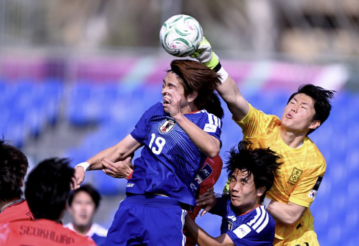 韓 중국에 0-2 패배, 우즈벡에 0-2 패배, 한일전 '충격 탈락' 수…