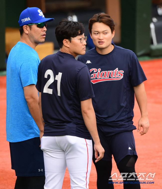 상대 선수와 잡담하지 말고 경기에 집중하라, 그라운드 사적 교류에 경고장…