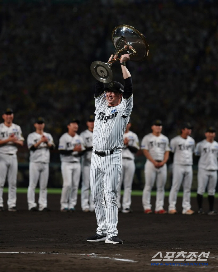 상대 선수와 잡담하지 말고 경기에 집중하라, 그라운드 사적 교류에 경고장…