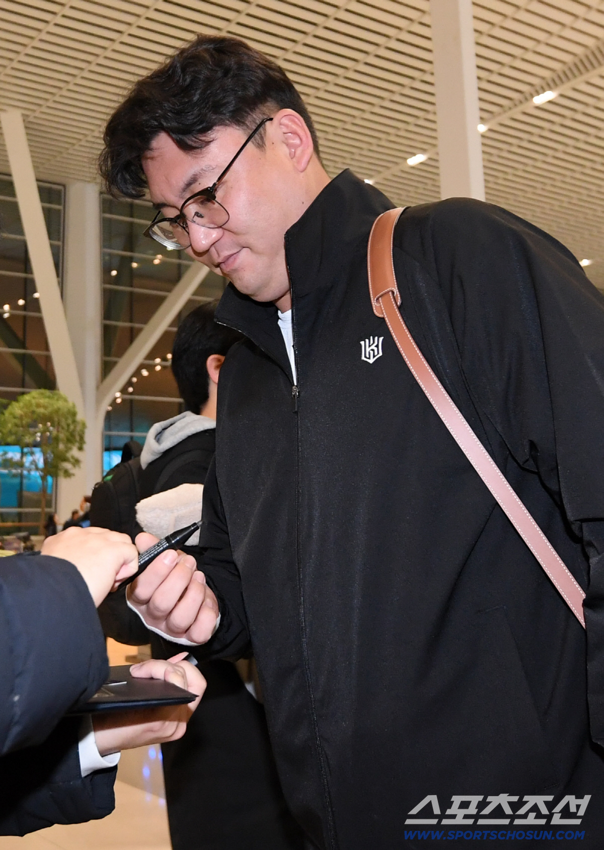 '50억 FA' 김현수 때문? "평생 강민호 못이길듯"  2년 16억이라…