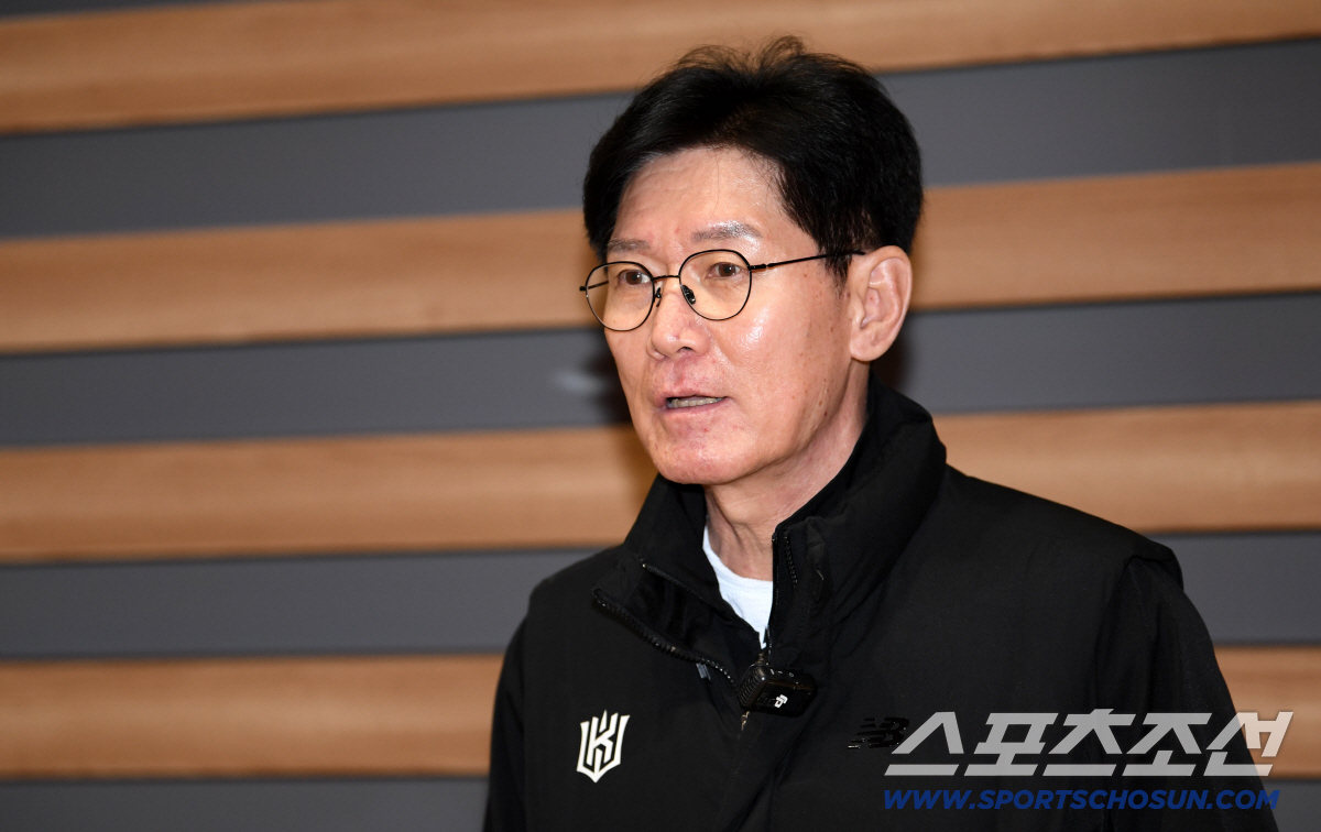 '50억 FA' 김현수 때문? "평생 강민호 못이길듯"  2년 16억이라…