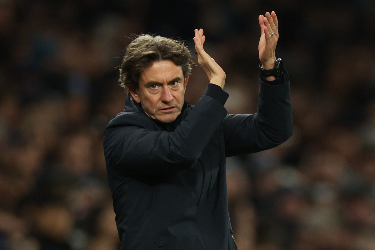 "'퇴장'이 살렸다" '경질 위기' 프랭크 기사 회생→'수적 우세' 토트…