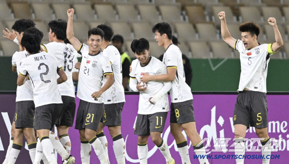 4강에서 멈춘 '식사마 매직'...'퇴장' 베트남, '대회 첫 480분 …