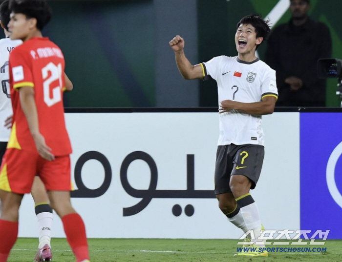 4강에서 멈춘 '식사마 매직'...'퇴장' 베트남, '대회 첫 480분 …