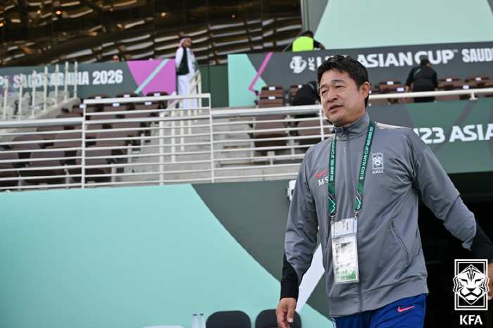 "중동 심판이 도왔다" 이민성호, 판정 이득 보고도 한일전 졌다? 日팬,…