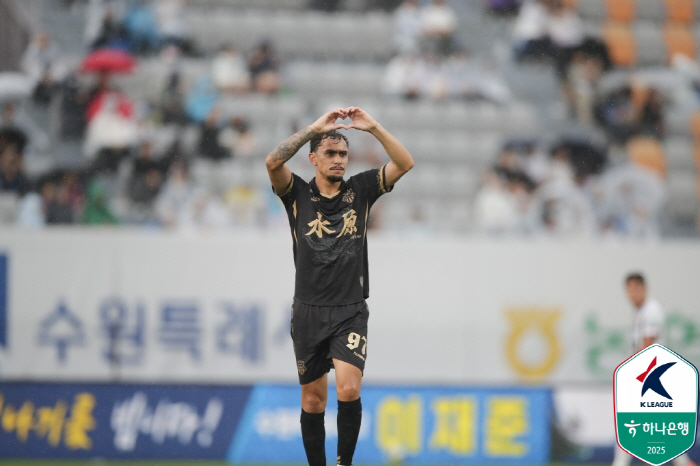 [단독]승격 도전하는 김포, 대어 품었다! 수원FC서 뛰던 '특급 외인'…