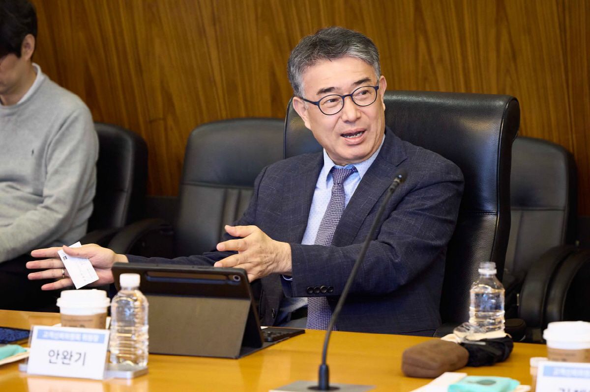 SK텔레콤, 고객 신뢰 회복 방안 마련 논의…정재헌 "고객 체감 중심 노…