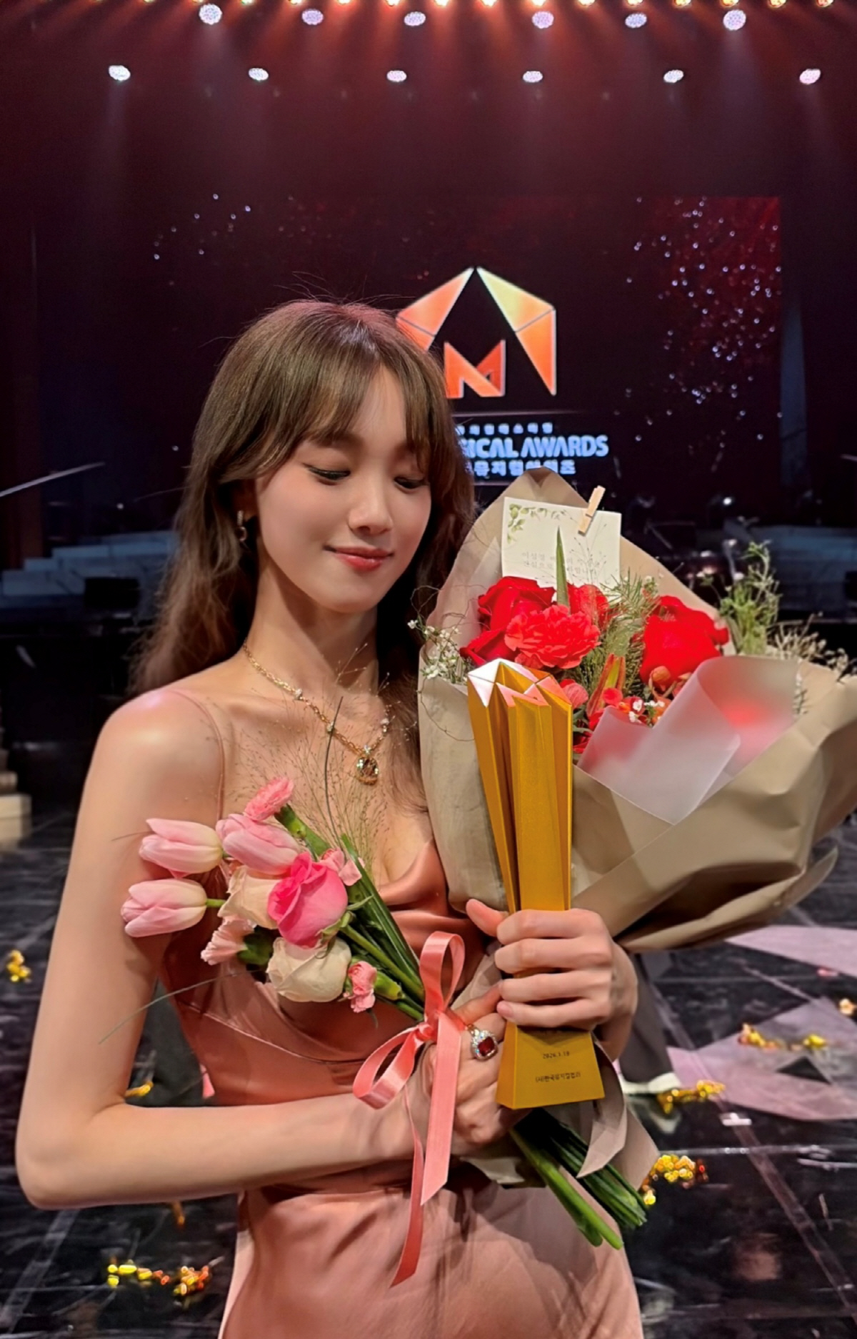 이성경, 뮤지컬 '알라딘'으로 韓뮤지컬어워즈 신인상 수상…올라운더 아티스…