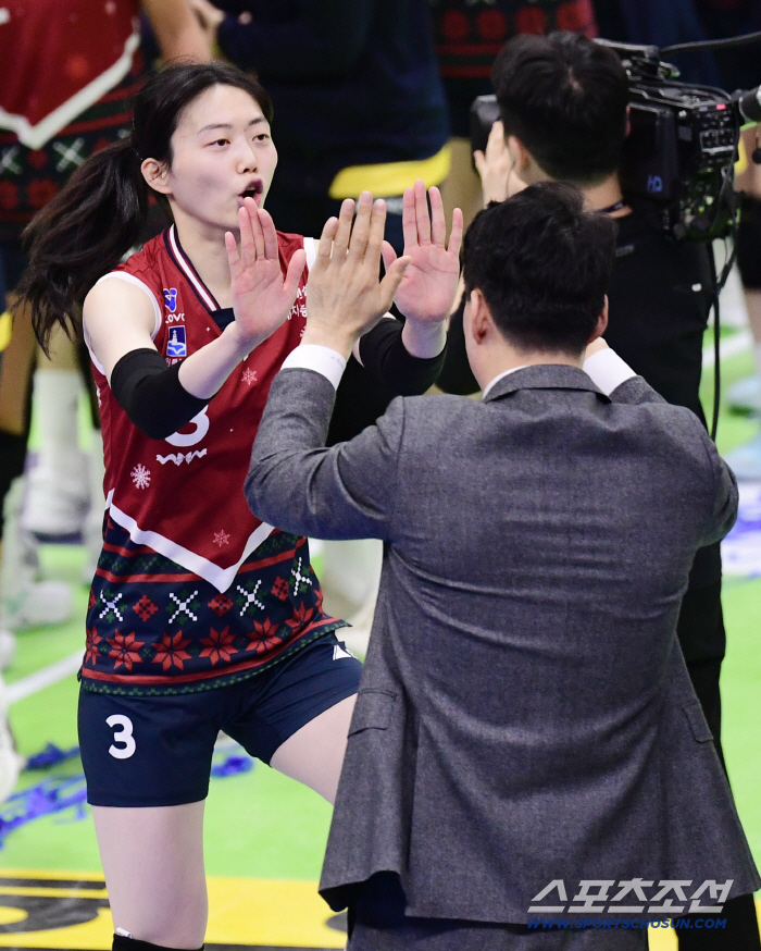 "좋은 흐름이었는데…" '연패 탈출' 현대건설의 아쉬움  "김다인 몸살 결장, 이수연 중심 잡아줄 것"[수원인터뷰]