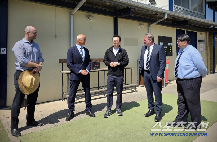 KT, '스프링캠프 현장' 호주 질롱시와 '야구 상생' 다짐…저변 활성화 약속