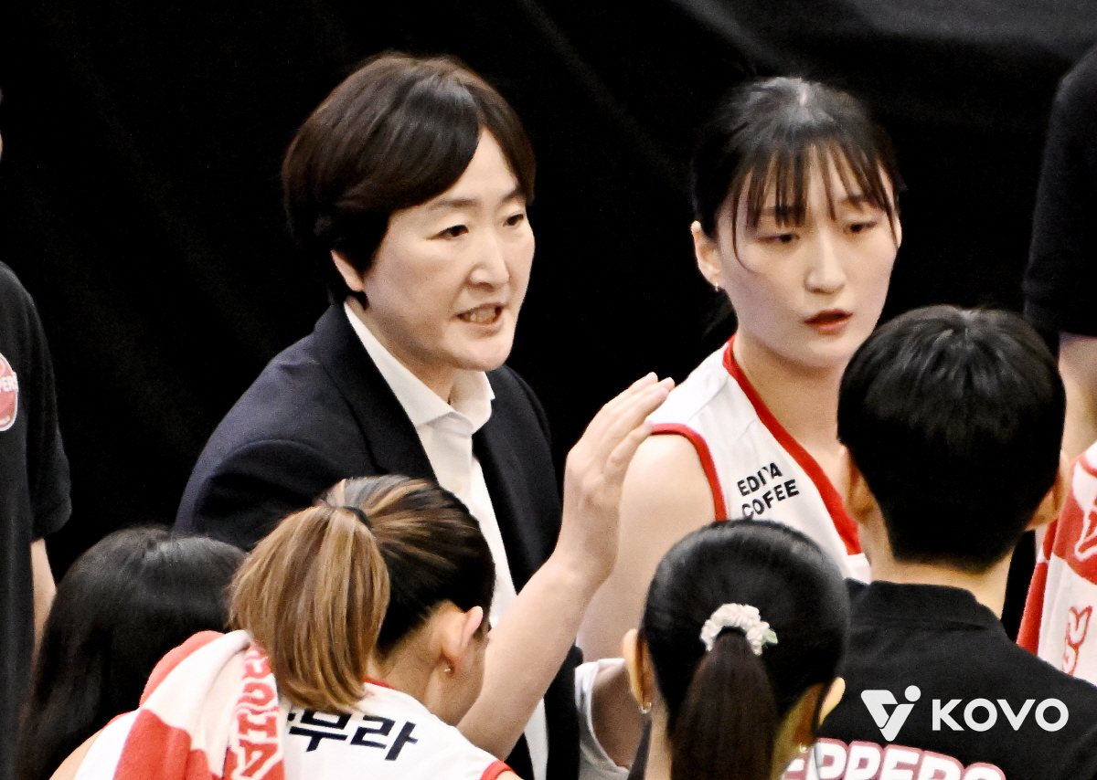 '조이 31득점 맹폭' 페퍼저축은행, 김다인 빠진 현대건설 잡고 3승1패…