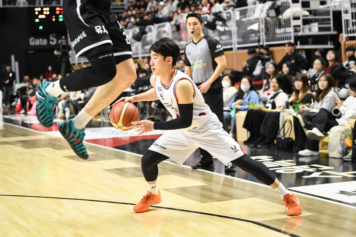 [현장분석] 신인 1순위의 괴력 문유현, 강성욱+윌리엄스 '협공' 돌파. 최다득점 문유현은 왜 정관장에 더 의미있을까 