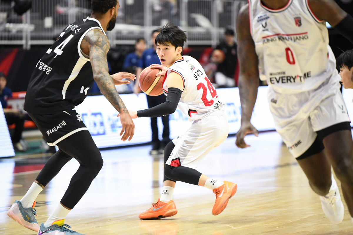 [현장분석] 신인 1순위의 괴력 문유현, 강성욱+윌리엄스 '협공' 돌파.…