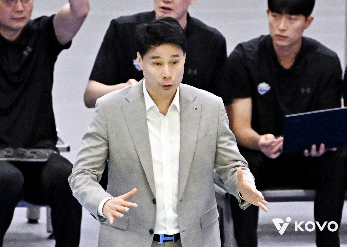 "굴절 보였다" 또 현대건설? 강성형 감독? 판정 아쉬움, .승점 1점이…