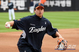 상식을 넘어선 파격, 충격...노시환 연봉 10억, FA 데려가는 팀은 보상금만 30억?