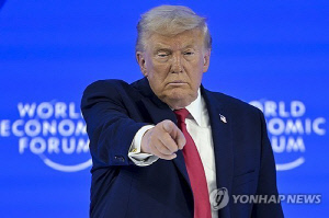 다보스 찾은 트럼프, 동맹국들 조롱…
