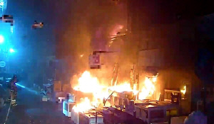 포항 구룡포읍시장 상가 불, 50분만에 진화…1명부상·점포3개 타