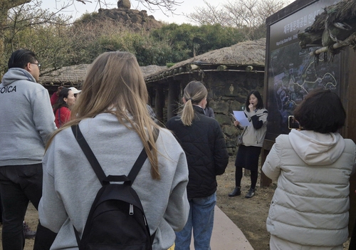 올해 제주 관광지 42곳에 문화관광해설사 218명 배치