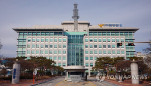 벤츠가 물고기 밥?…양식장에 고의로 빠뜨려 억대 보험금 '꿀꺽'