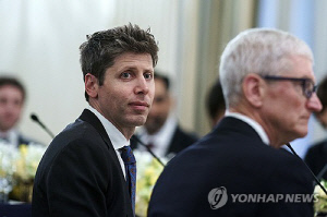 구글 추격에 실탄 확보 나선 올트먼…