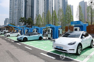 올해 대형마트·영화관에 전기차 '중속' 충전기 2천기 설치