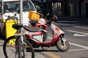 [현장] 대구공항 인근 무료주차장 자리 선점 행태 반복에 '눈살'