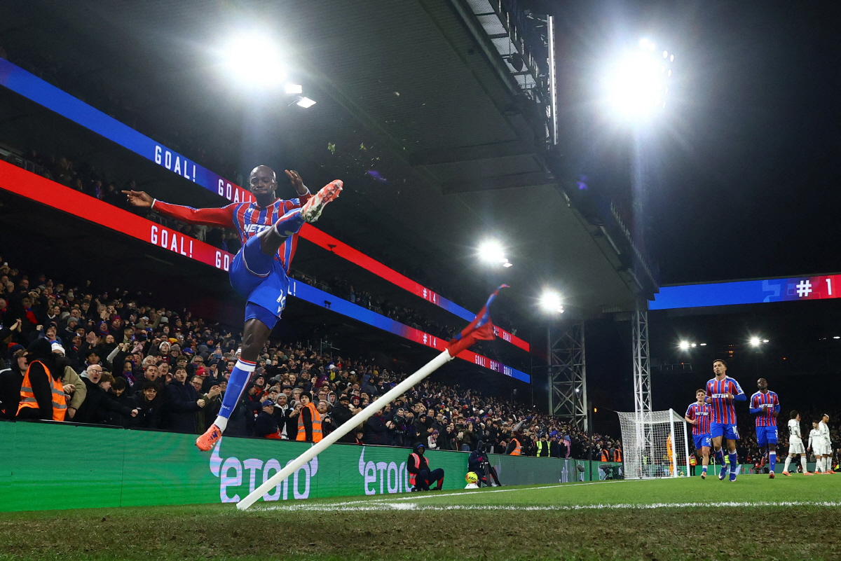 '콩가루도 이런 콩가루가 없다' 주장 떠나, 감독 떠난다고 해, 이번엔 …