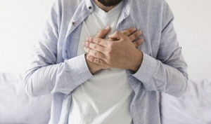 추운 날씨 갑작스러운 가슴 통증, '이 질환'일 수도…