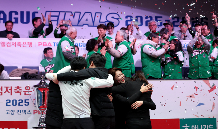 '준PO부터 쓴 드라마' 하나카드, SK렌터카 꺾고 PBA 팀리그 사상 첫 'V2'...MVP는 '여제' 김가영