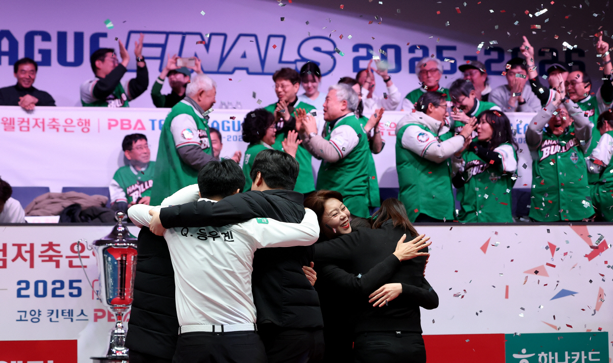 '준PO부터 쓴 드라마' 하나카드, SK렌터카 꺾고 PBA 팀리그 사상 …