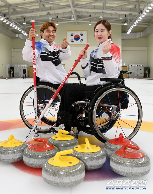 "'스마일 철녀'金윤지X'세계3위 스키어'최사라, '세계1위 혼성컬링'이…