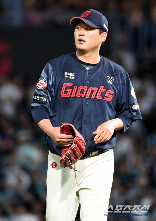 [공식발표]'윤나황손 삭감 한파→ 나균안-정철원 인상' 캠프 떠나는 롯데…