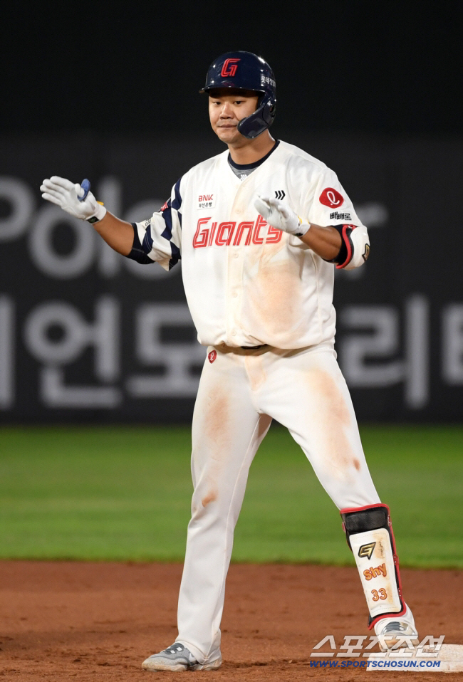 [공식발표]'윤나황손 삭감 한파→ 나균안-정철원 인상' 캠프 떠나는 롯데…